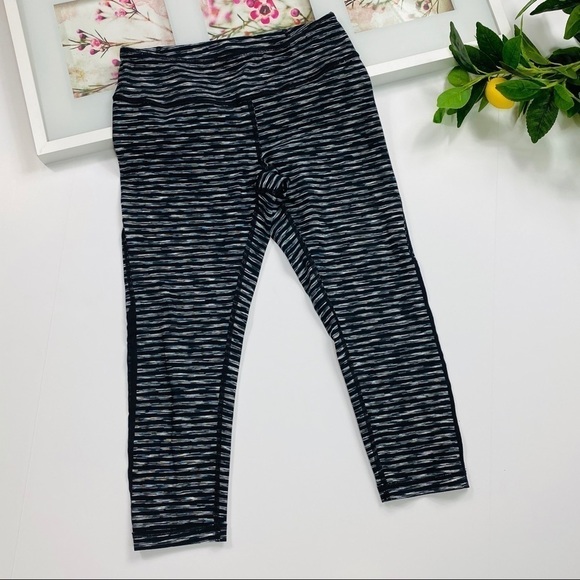 Zella Capri Leggings Sz S Striped - Picture 1 of 7